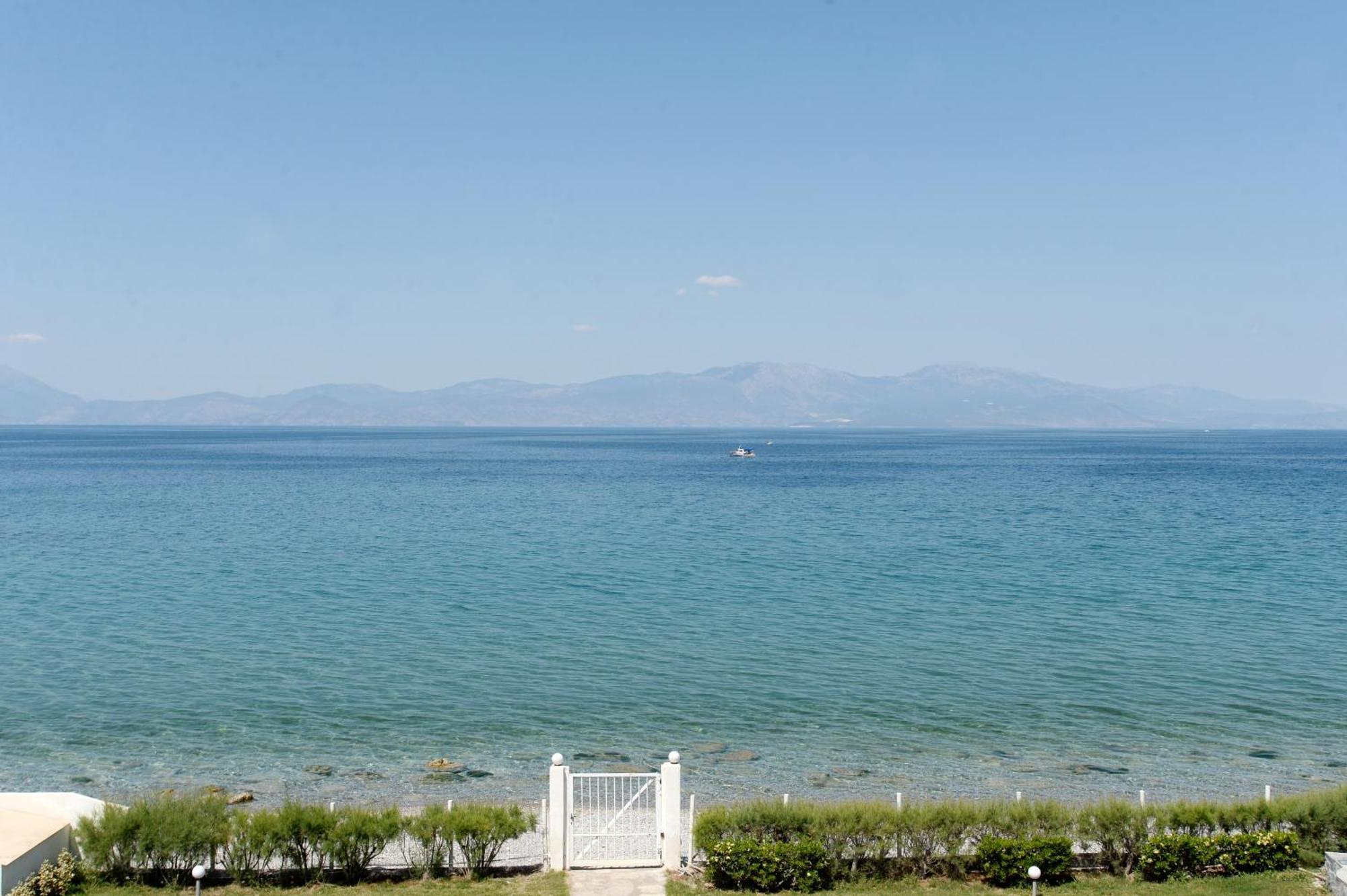 Antorina Beachfront Villas With Private Pools Kamari  Экстерьер фото