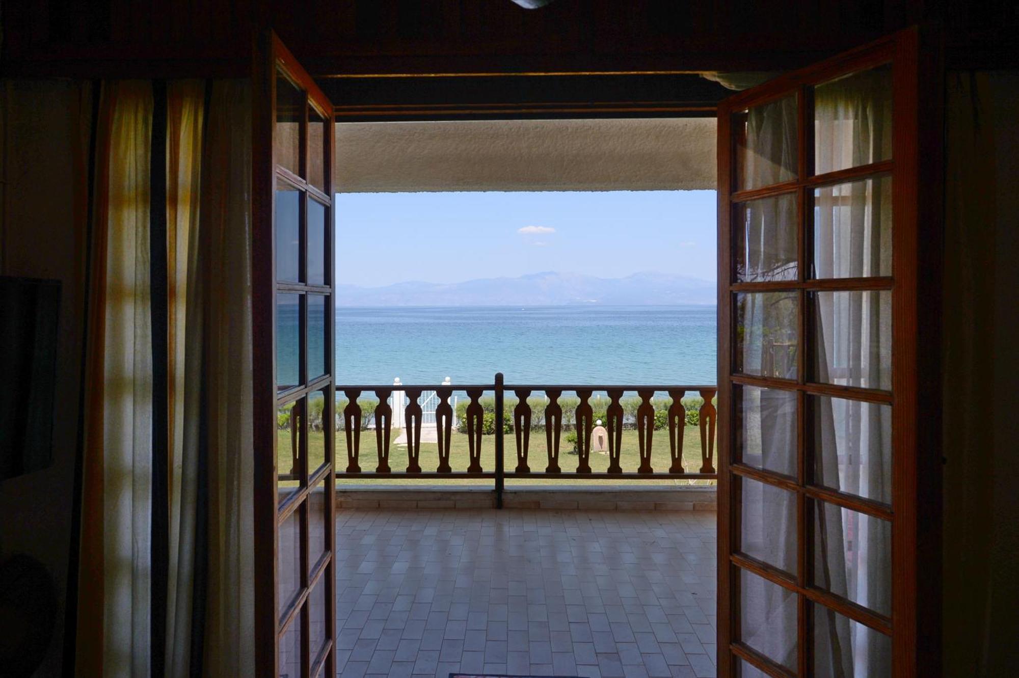Antorina Beachfront Villas With Private Pools Kamari  Экстерьер фото